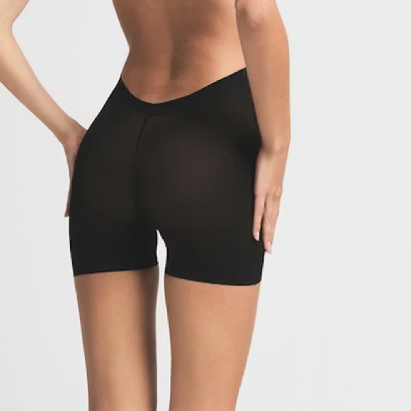 Skims | Black Sheer Sculpt Low Back Short